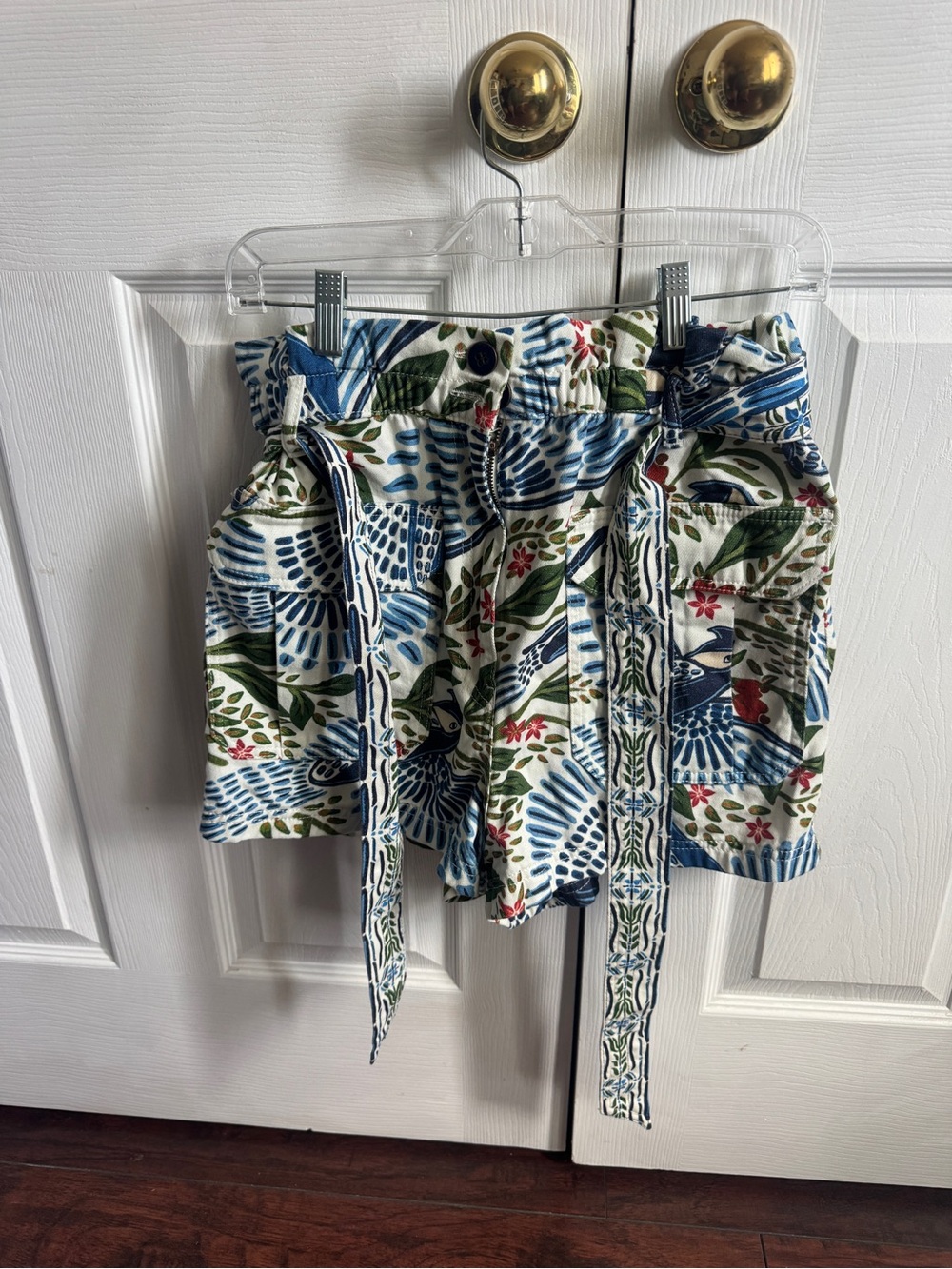 FARM Rio Off white Macaw flight shorts M